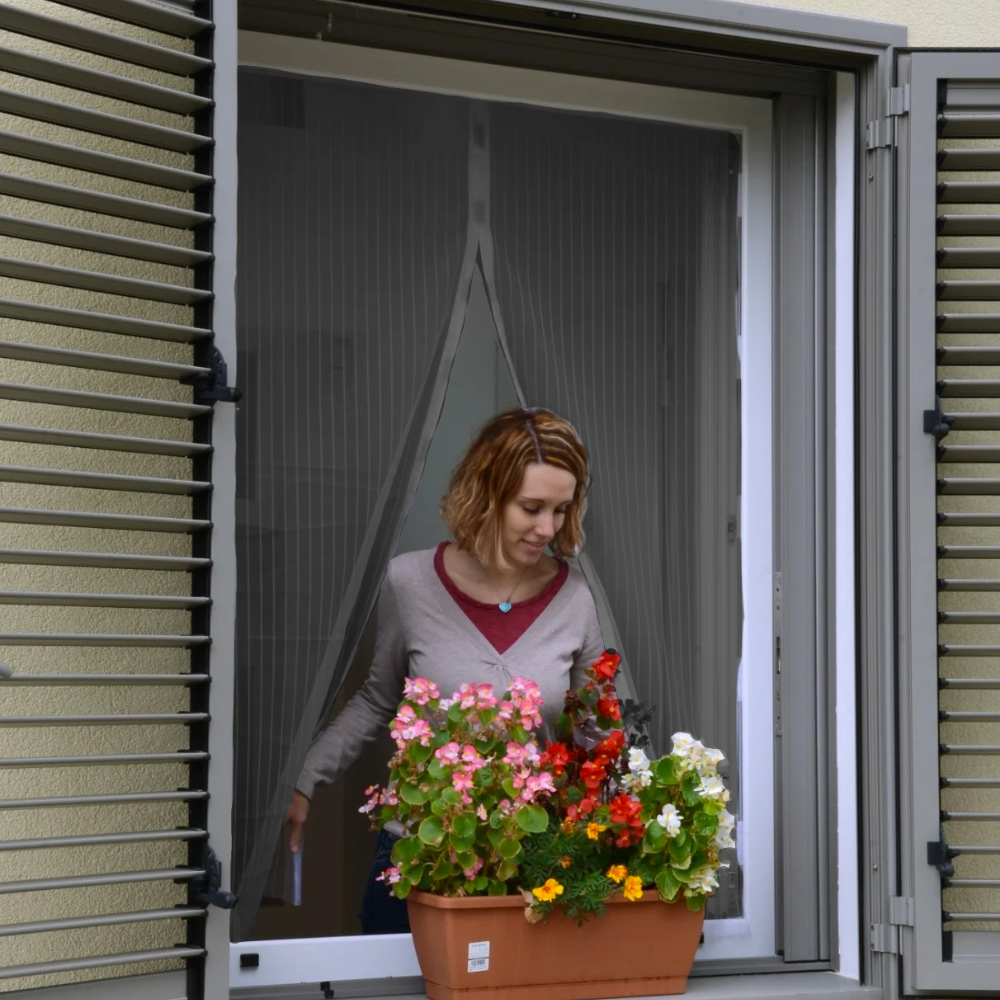 Zanzariera Magnetica per Porte e Finestre – Facile da Installare e Senza Fori
